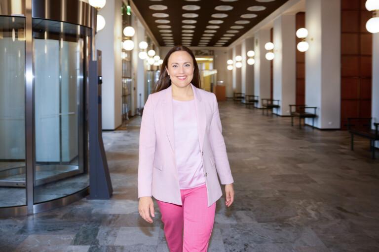 Sosiaaliturvaministeri, Kokoomuksen varapuheenjohtaja Karoliina Partanen: ”Realismia on jatkaa taloutta vahvistavaa politiikkaa”